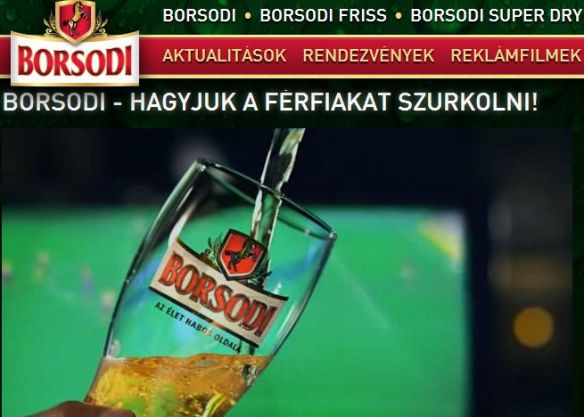 "Borsodi - Laissez les hommes supporter !". En arrière-plan, un match de foot. Compris, chères femmes de consommateurs ? Photo : borsodi.hu.